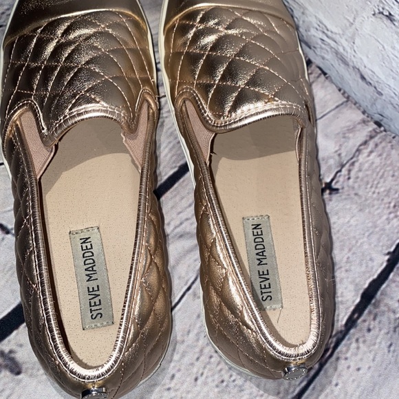 Steve Madden slip on sneakers - Picture 4 of 8